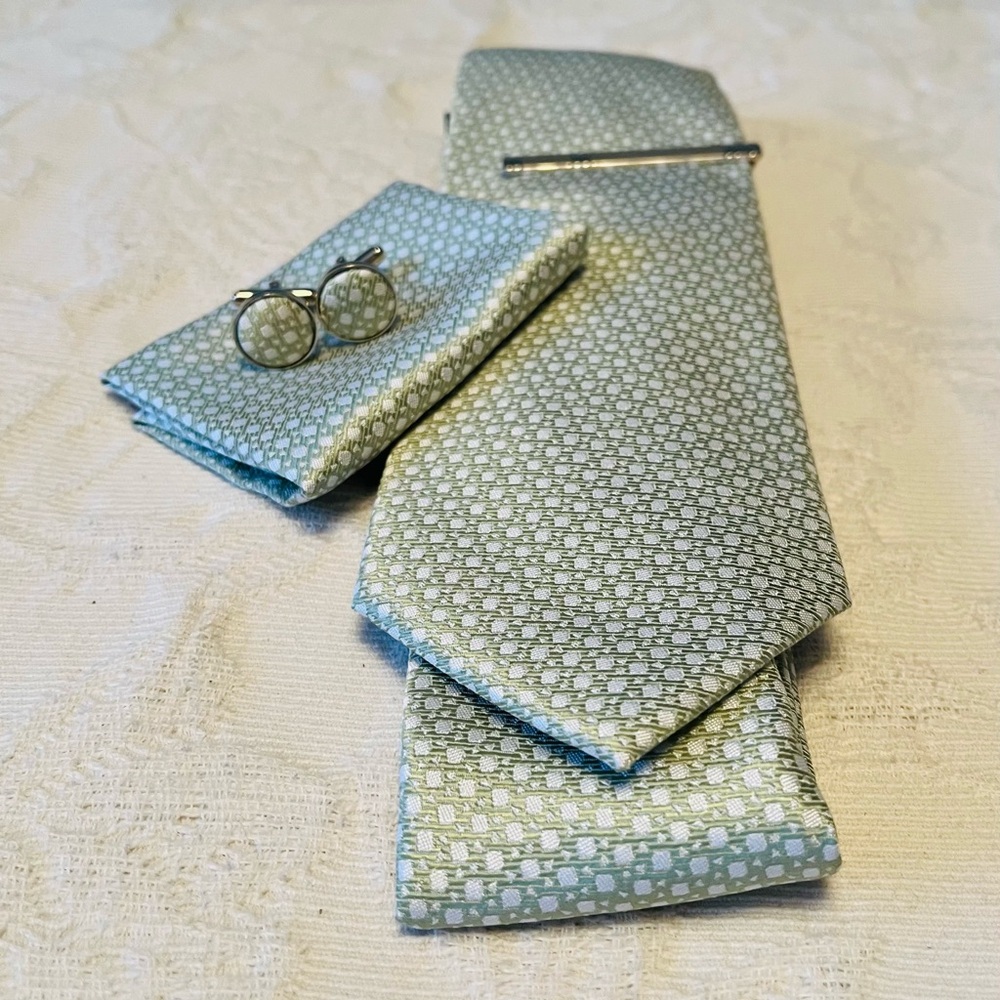 Silk polka dot 4 piece Tie set .